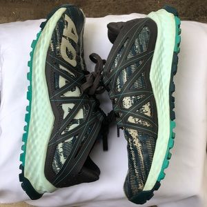 Adidas vigor bounce running shoes